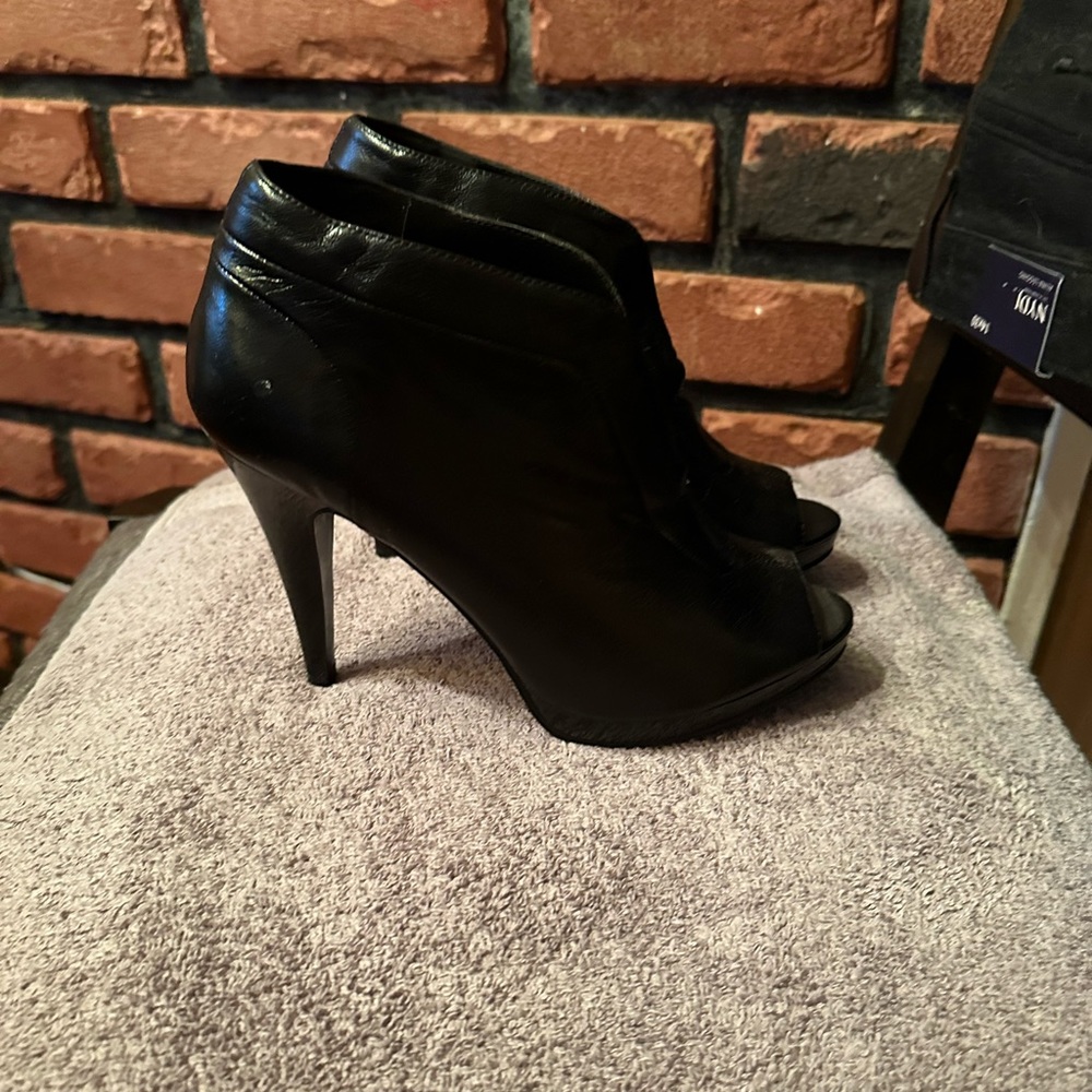 Nine West peep toe black leather bootie heels. - Picture 2 of 4